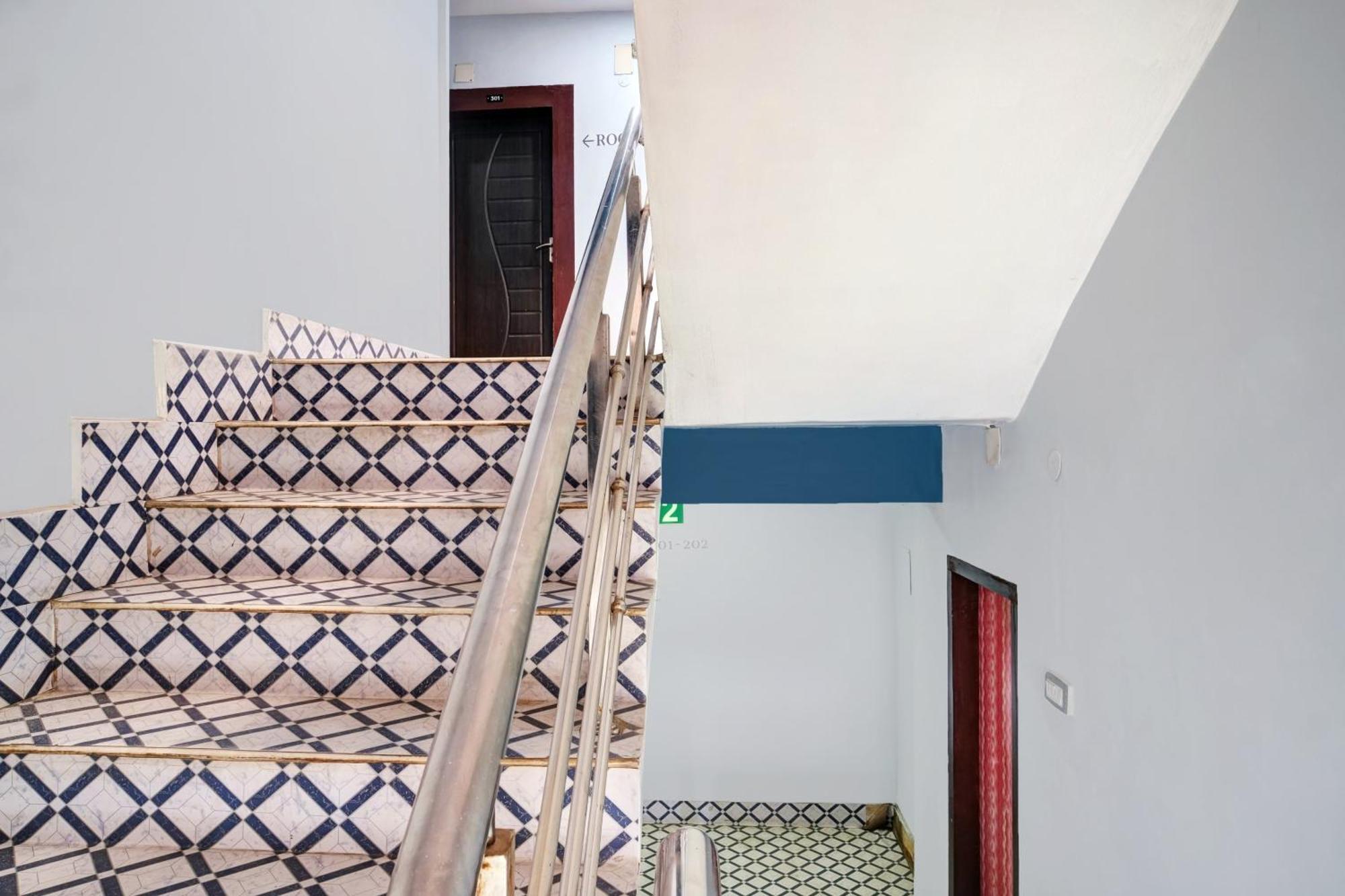 Super Hotel O Noonmati Guwahati Formerly Hotel Sundari Buitenkant foto